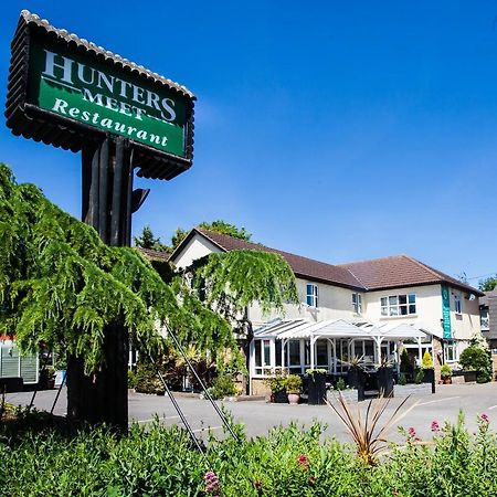 Отель Hunters Meet Hatfield Heath Экстерьер фото